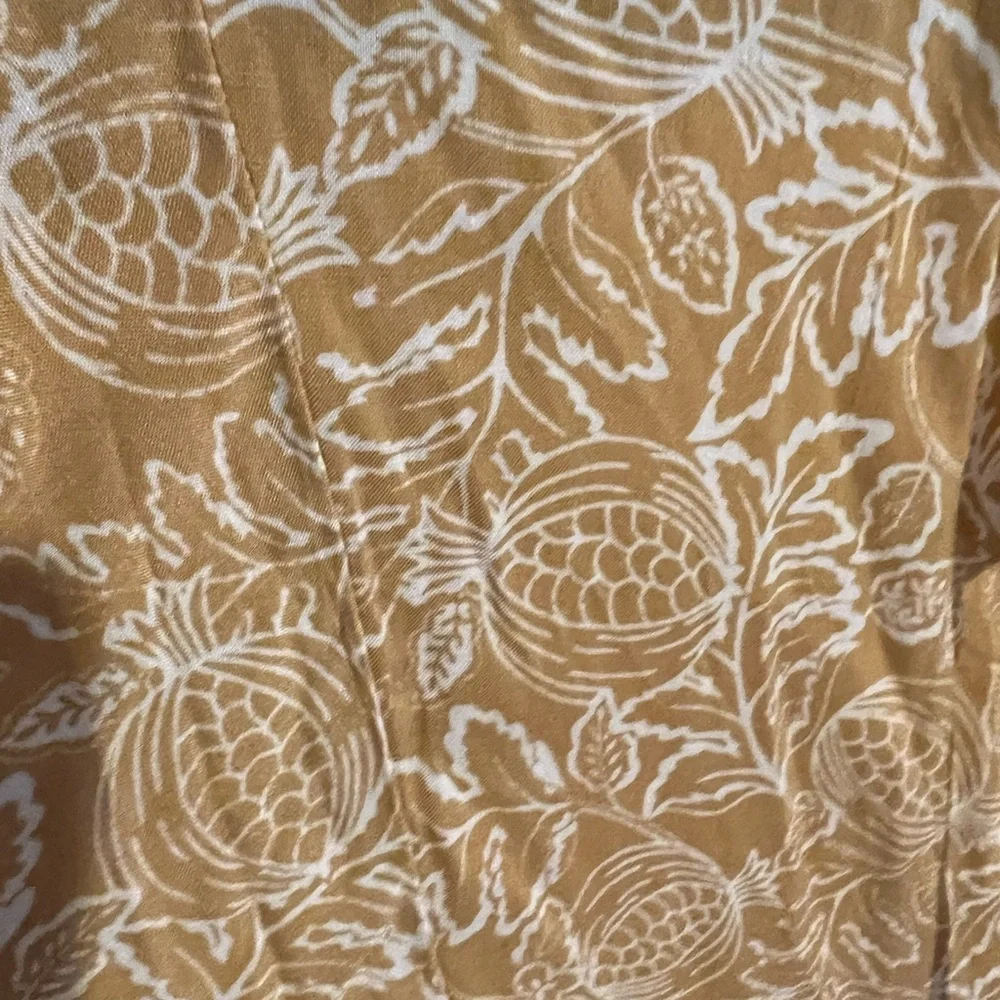 NWT Sonmer light weight Women’s mustard Floral dress with big sleeves - Picture 4 of 10